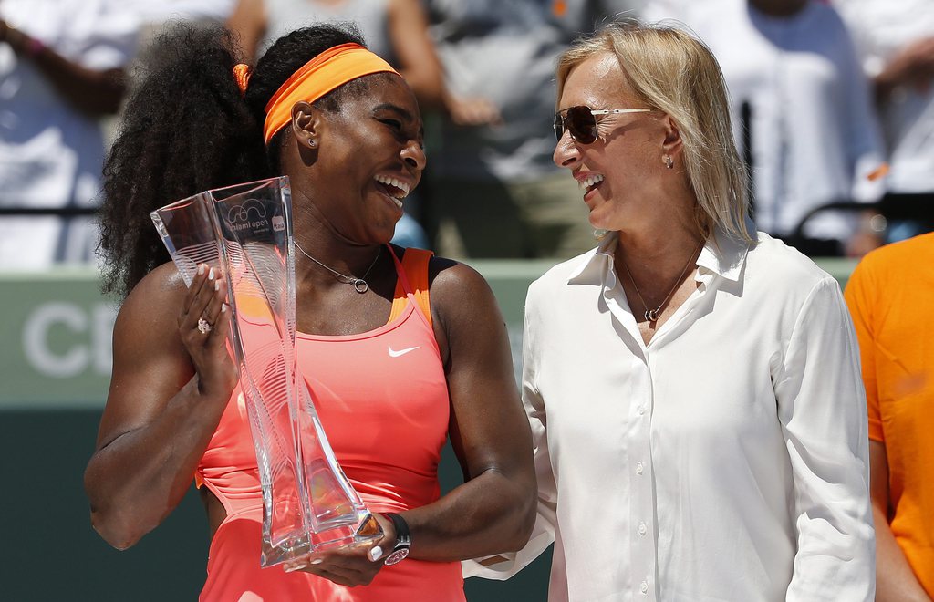 Serena Williams (à gauche) et la Tchèque Martina Navratilova (à droite) font partie des quatre joueuse à avoir réalisé un octuplé sur le circuit WTA.