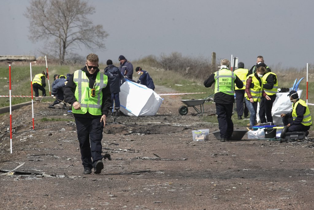 Neuf mois après le crash, l'enquête se poursuit dans l'est de l'Ukraine. 