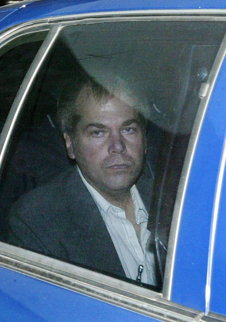 John Hinckley Jr. arrives at U.S. District Court on Tuesday, Nov. 18, 2003 in Washington.  Hinckley, who tried to assassinate President Ronald Reagan in 1981, is in court to request to U.S. District Court Judge Paul L. Friedman to be allowed to visit his parents without supervision. Reagan's family and the government oppose the idea.  (KEYSTONE/AP Photo/Evan Vucci)