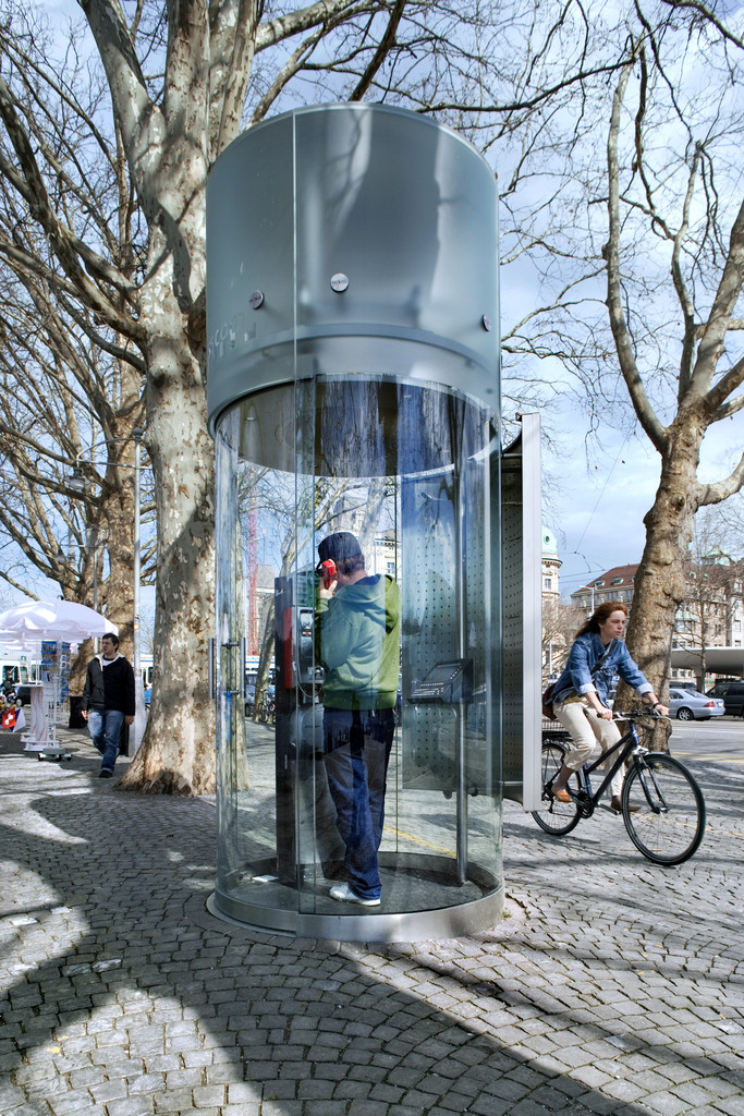 Un Suisse téléphone de moins en moins, et surfe de plus en plus sur le web.