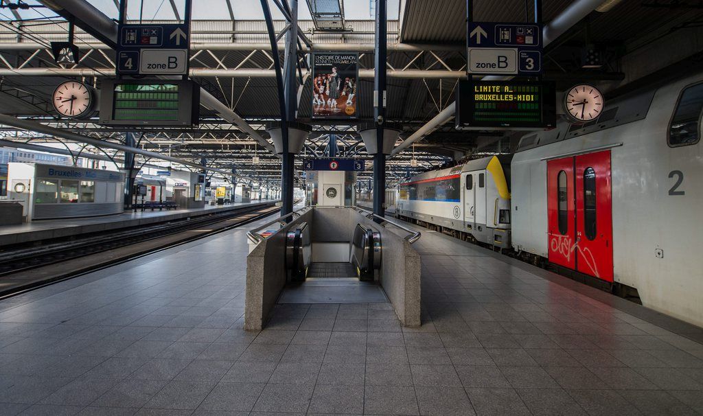 epa04715589 A deserted platform of Thalys at Brussels international south railway station in Brussels, Belgium, 22 April 2015, during a 24 hour strike. Belgian socialist Trade union organizations called for a strike of all public sector against the government's austerity measures.  EPA/STEPHANIE LECOCQ