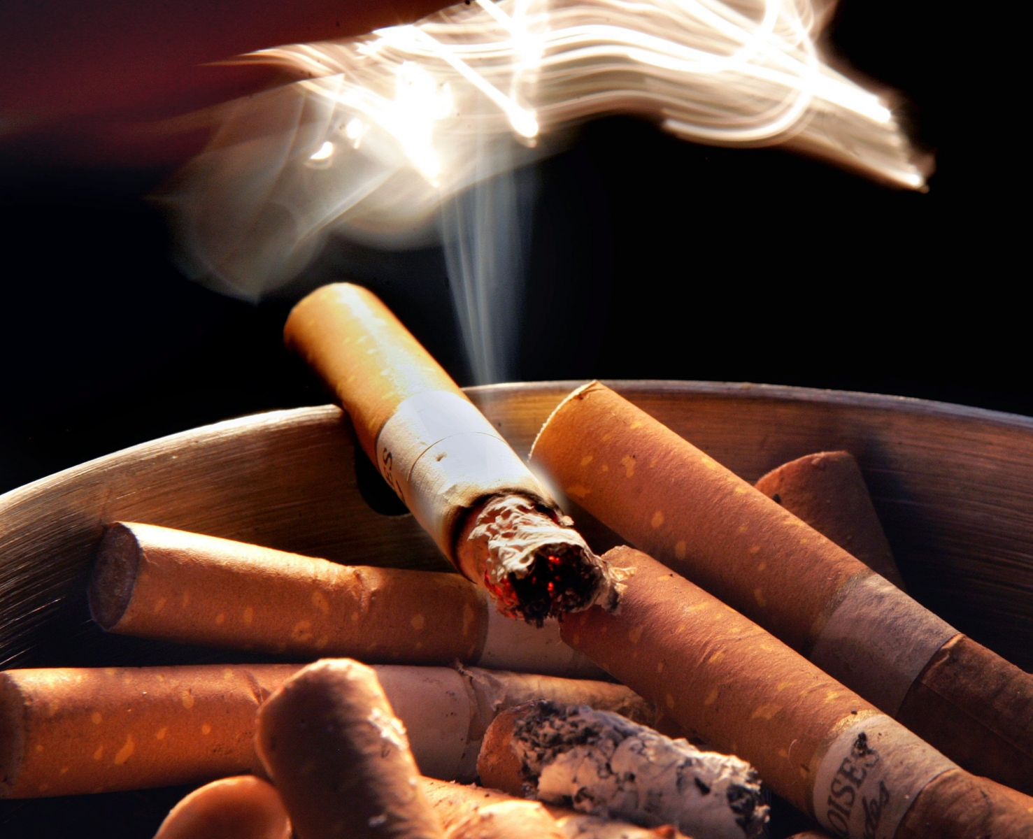 L'OFS observe une légère hausse des décès dus au tabac depuis 2004, l'attribuant avant tout à l’augmentation des cancers du poumon chez les femmes.

   KEYSTONE