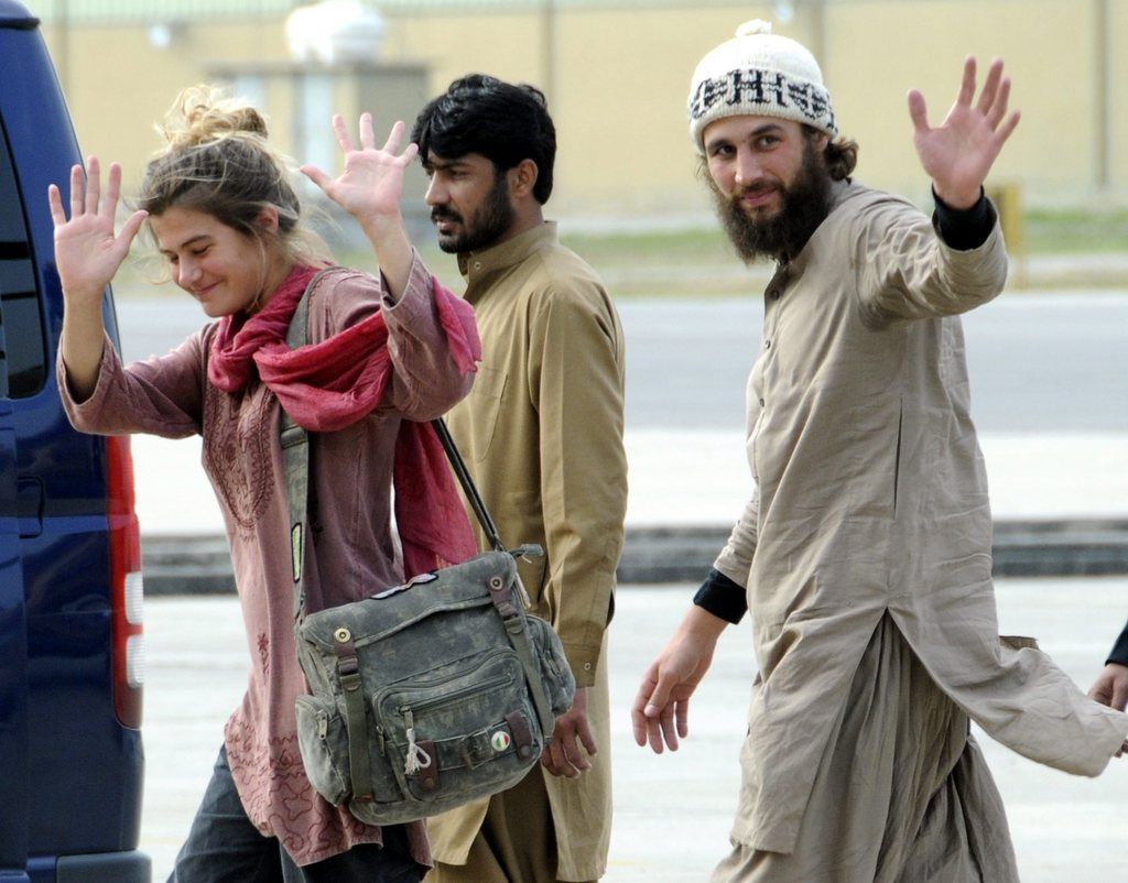 epa03145772 Swiss couple Olivier David Och (R) and Daniela Widmer (L) wave upon their arrival at the airport in Islamabad, Pakistan, following their escape from Taliban militants, on 15 March 2012. The Swiss tourist couple abducted from south-western Pakistan nine months ago have managed to escape from captivity, a Pakistan army spokesman said on 15 March. Olivier David Och, 31, and Daniela Widmer, 28, were kidnapped 01 July 2011 in the Loralai district of the south-western province of Balochistan while on their way back to Europe through Iran and Turkey after entering Pakistan from India on 28 June 2011.  EPA/T. MUGHAL