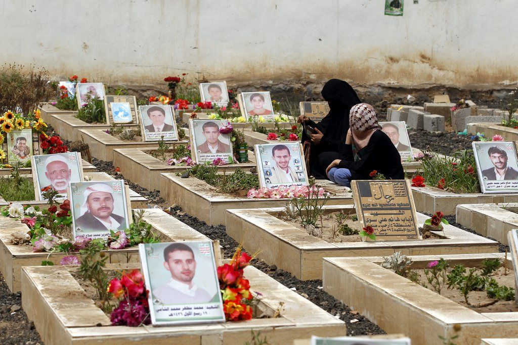 epa04692741 Yemeni women visit the graves of their relatives of Houthi supporters who were allegedly killed during recent fighting, at a cemetery in Sana'a, Yemen, 05 April 2015. Dozens of civilians have been killed since Saudi Arabia and other Sunni fellow Arab countries launched a military campaign against the pro-Iranian Houthis on March 26.  EPA/YAHYA ARHAB