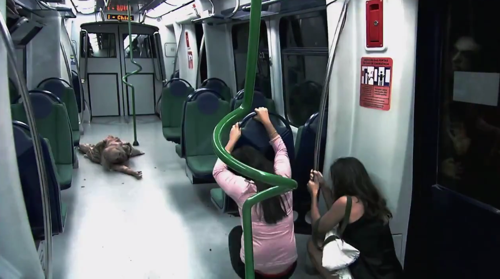 Une attaque de zombies dans le métro brésilien pour le premier avril. 