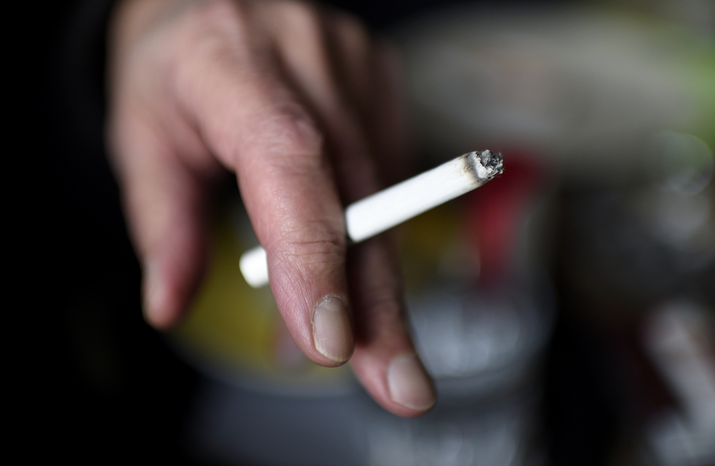 Le nombre de fumeurs est en recul dans l'Union européenne, mais il reste tout de même important.