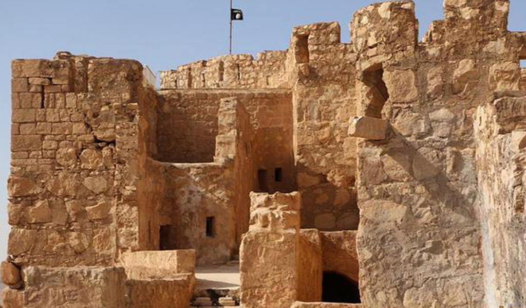 Le drapeau noir de l'Etat islamique trône sur le château antique de Palmyre. Mais aucune destruction n'est signalée pour l'heure.