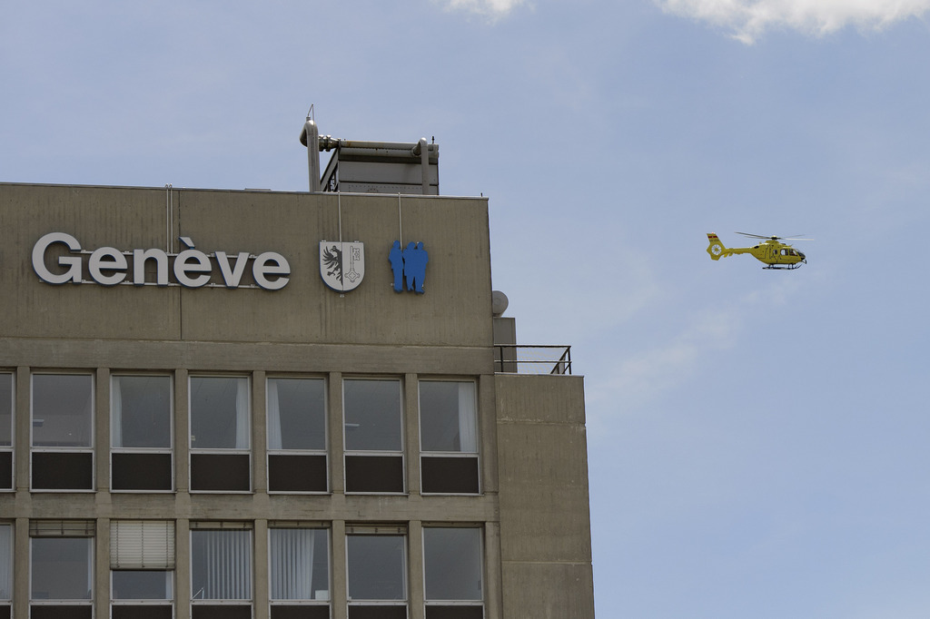 A helicopter takes of rooftop of Geneva's General Hospital HUG in Geneva, Switzerland, Sunday, May 31 2015. U.S. Secretary of State John Kerry is in stable condition in Geneva's General Hospital HUG after suffering a leg injury in a bike crash on Sunday, May 31, 2015. Kerry cancelled his four nations trip and is to fly back to Boston directly. Security mesures were relieved after the departure of the helicopter but officials did not confirm that Kerry was on board.  (KEYSTONE/Martial Trezzini)