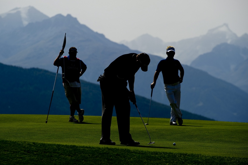 Stephen Gallacher from Scotland putts the ball on the seventh green during the third round of the Omega European Masters Golf Tournament in Crans Montana, Switzerland, Saturday, September 3, 2011. (KEYSTONE/Jean-Christophe Bott)