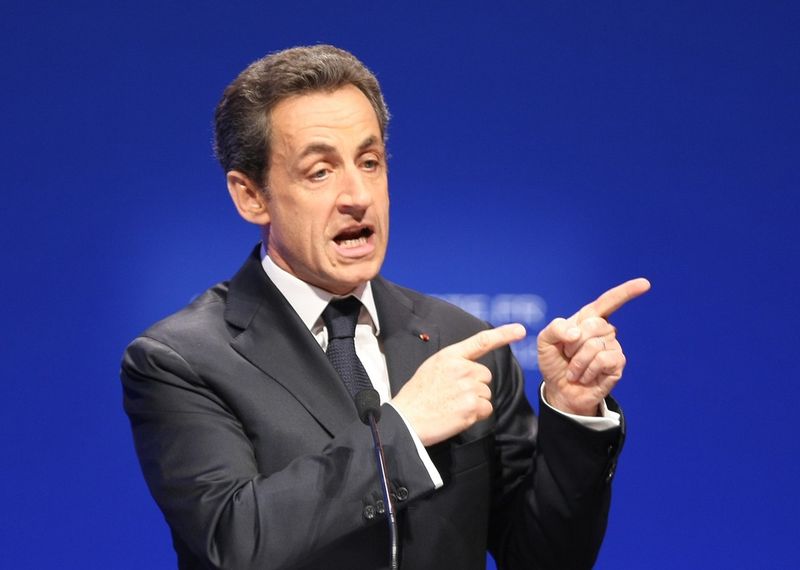 Un sondage accorde une large avance à Nicolas Sarkozy au premier tour, avec 30% des suffrages contre 26% à François Hollande.