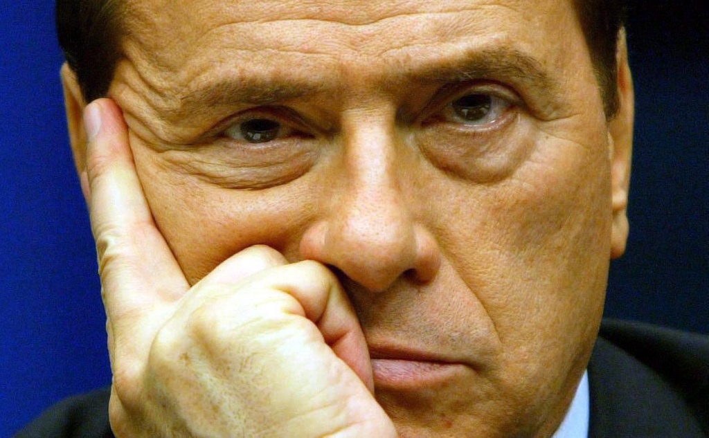 Silvio Berlusconi est accusé d'avoir constitué des caisses noires à l'étranger et réduit ses bénéfices en Italie pour payer moins d'impôts.