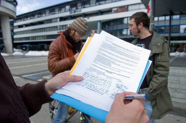 Les communes neuchâteloises veulent pouvoir lancer initiatives et référendums. 