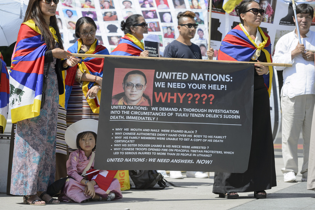 Tibetans living in Switzerland hold placards and Tibetan flags, during a rally on the "Place des Nations" in front of the European headquarters of the United Nations, in Geneva, Switzerland, Friday, June 31, 2015. Tenzin Delek Rinpoche, a senior cleric and activist, died on July 12, 2015, prison. He was active for the Tibetan community in Tibet standing up for the environment of Tibet and Tibetan culture. Although he suffered from a heart disease, the Chinese government prevented his release from prison. (KEYSTONE/Martial Trezzini)