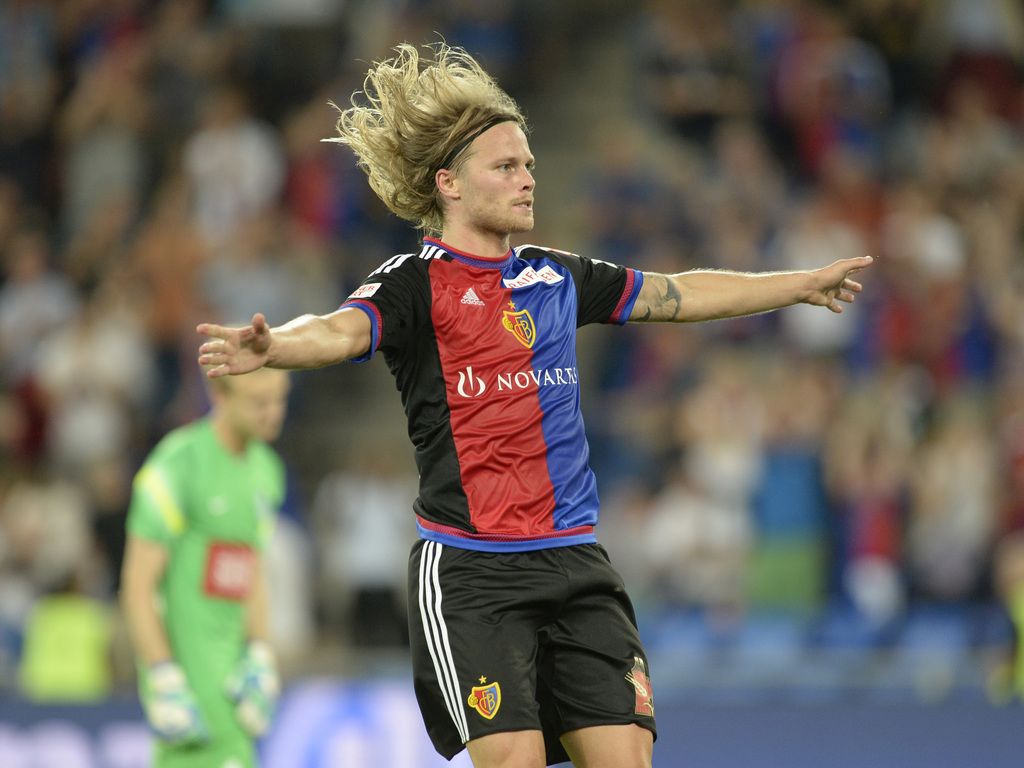 Basel's Birkir Bjarnason cheers after scoring during an UEFA Champions League third qualifying round second leg soccer match between Switzerland's FC Basel 1893 and Poland's KKS Lech Poznan in the St. Jakob-Park stadium in Basel, Switzerland, on Wednesday, August 5, 2015. (KEYSTONE/Georgios Kefalas)
