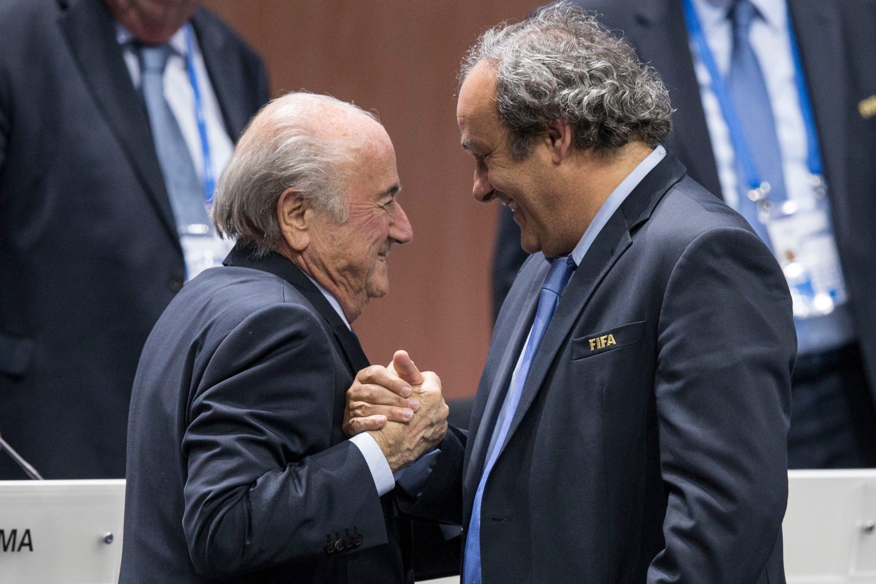 "C'était un truc d'homme à homme. Il allait devenir président de la FIFA. La FIFA! J'avais confiance", ajoute Platini au sujet de Sepp Blatter.