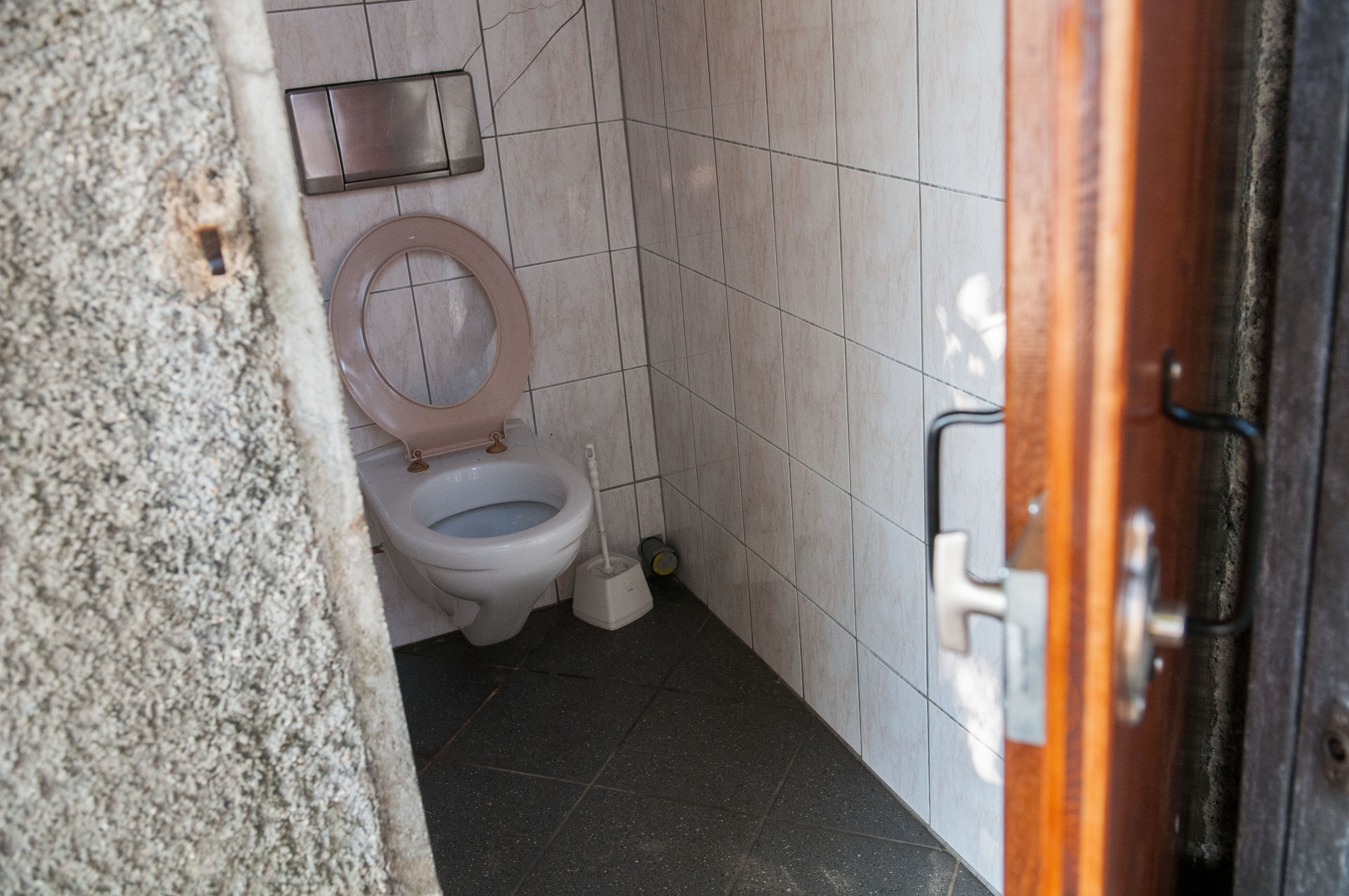 Le nord de Nyon ne compte qu'un seul WC public, à l'avenue des Eules.
