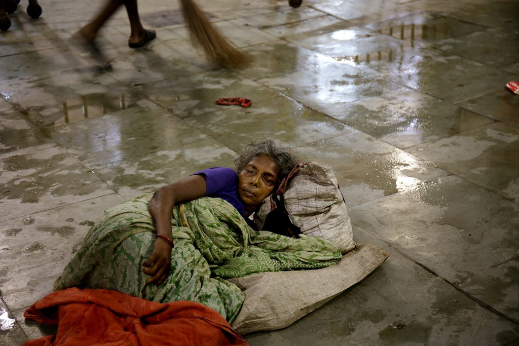 La pauvreté extrême recule, au niveau mondial, selon la Banque mondiale.