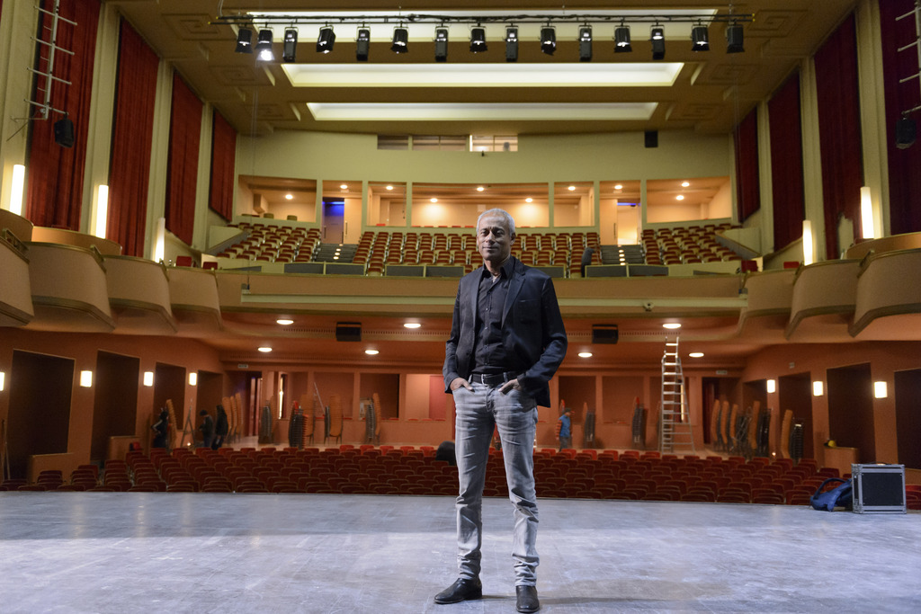 Michael Drieberg, directeur de Live Music Production, pose sur la scène de la salle de spectacle lausannoise Métropole.