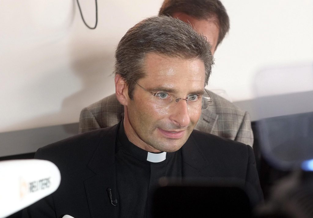 Mgr Charamsa sait qu'il devra renoncer à son ministère, à l'Eglise pour "laquelle il a donné sa vie".