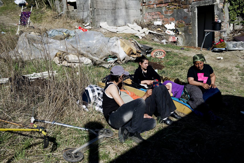 Plusieurs associations de défense des droits humains ont dénoncé ces évacuations forcées de Roms par la municipalité de Baia Mare.