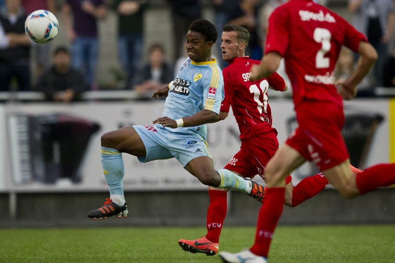 Abdul Carrupt parviendra-t-il à pousser le ballon au fond des filets zurichois?