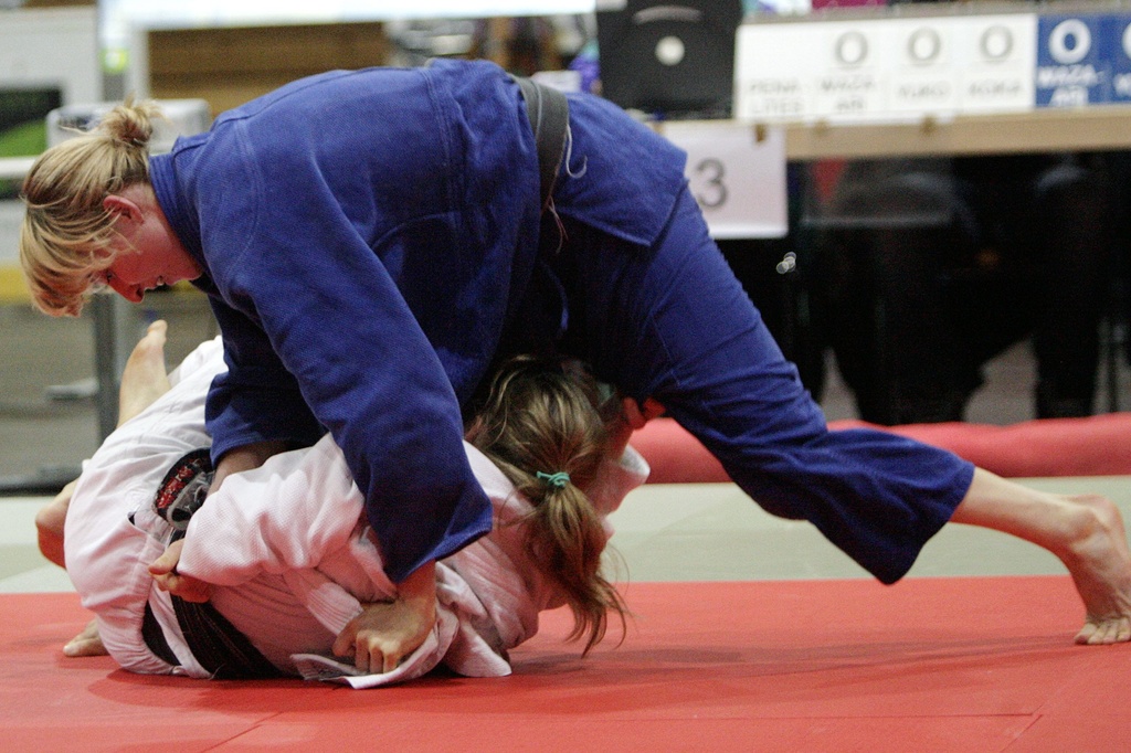 Juliane Robra, en bleu, sera la plus sereine des judokas suisses aux championnats d'Europe de Cheliabinsk. La Genevoise de 70 kg a déjà pratiquement décroché son sésame olympique.