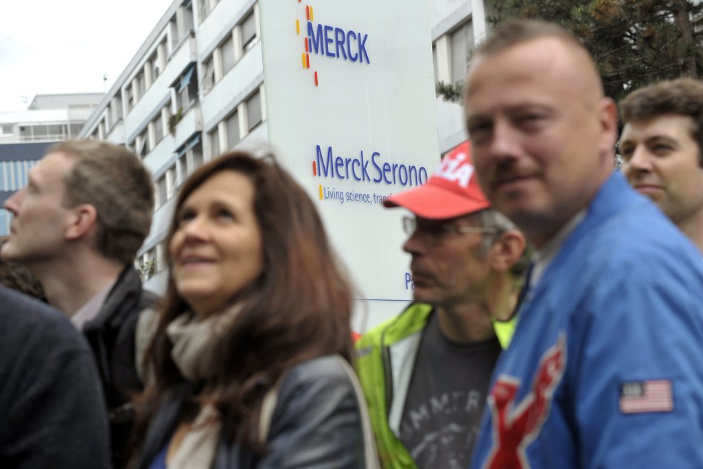 La filiale française de Merck Serono va biffer 267 des 1270 emplois qu'elle compte dans l'Hexagone. La maison-mère allemande explique cette décision par sa volonté de sauvegarder sa compétitivité.