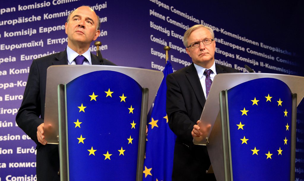 Pierre Moscivici (à gauche) s'est exprimé lors d'un point de presse avec le commissaire européen aux Affaires économiques, Olli Rehn (à droite).
