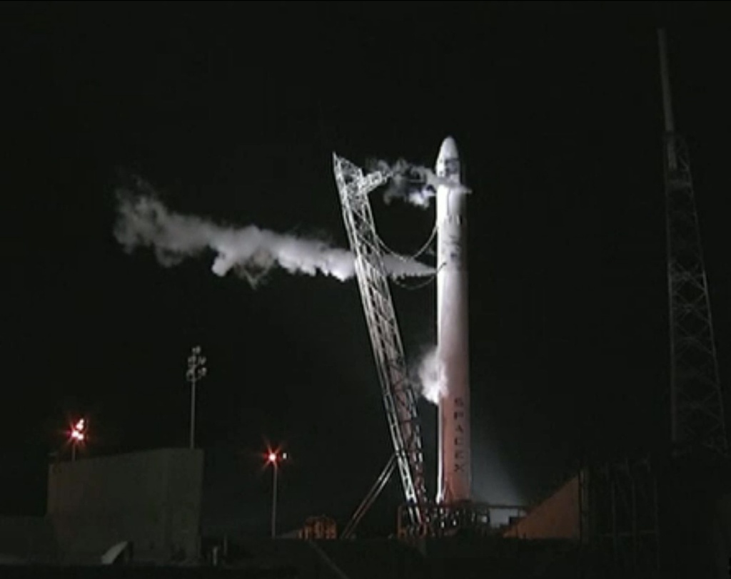 La société américaine SpaceX a lancé tôt mardi de Floride sa capsule Dragon non-habitée à bord de sa fusée Falcon 9 vers la Station Spatiale Internationale (ISS).
