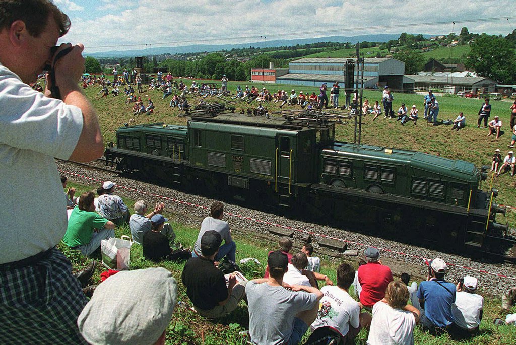 Une locomotive "Crocodile" de 131 tonnes est bloquée à l'étranger pour une durée indéterminée.
