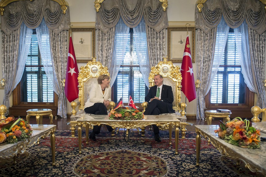 La chancelière allemande Angela Merkel et le président turc Recep Tayyip Erdogan à Istanbul lors des pourparlers sur la question des migrants.