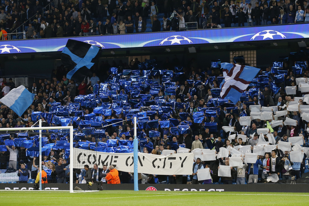 Des supporters de Manchester City ont sifflé l'hymne de la Ligue des Champions mercredi soir.