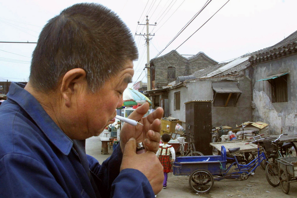 Aujourd'hui, "environ les deux tiers des jeunes chinois se mettent à fumer au début de l'âge adulte" soulignent les chercheurs.