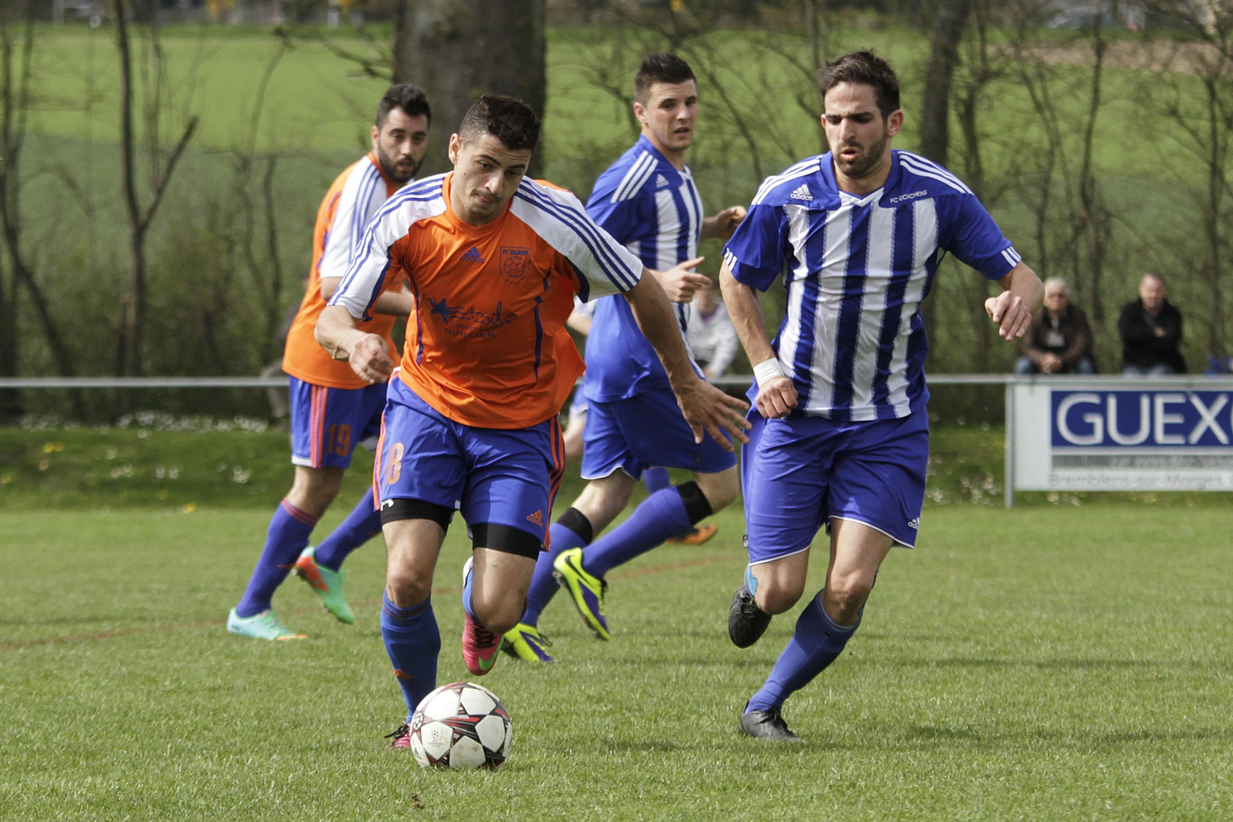 Echichens, Dimanche 30 Mars 2014.
#8 Piguet
#2 Pache.
Football, 2ème ligue, FC Echichens VS FC Gland.
Terrain Grand Record.
(Sam Fromhold)