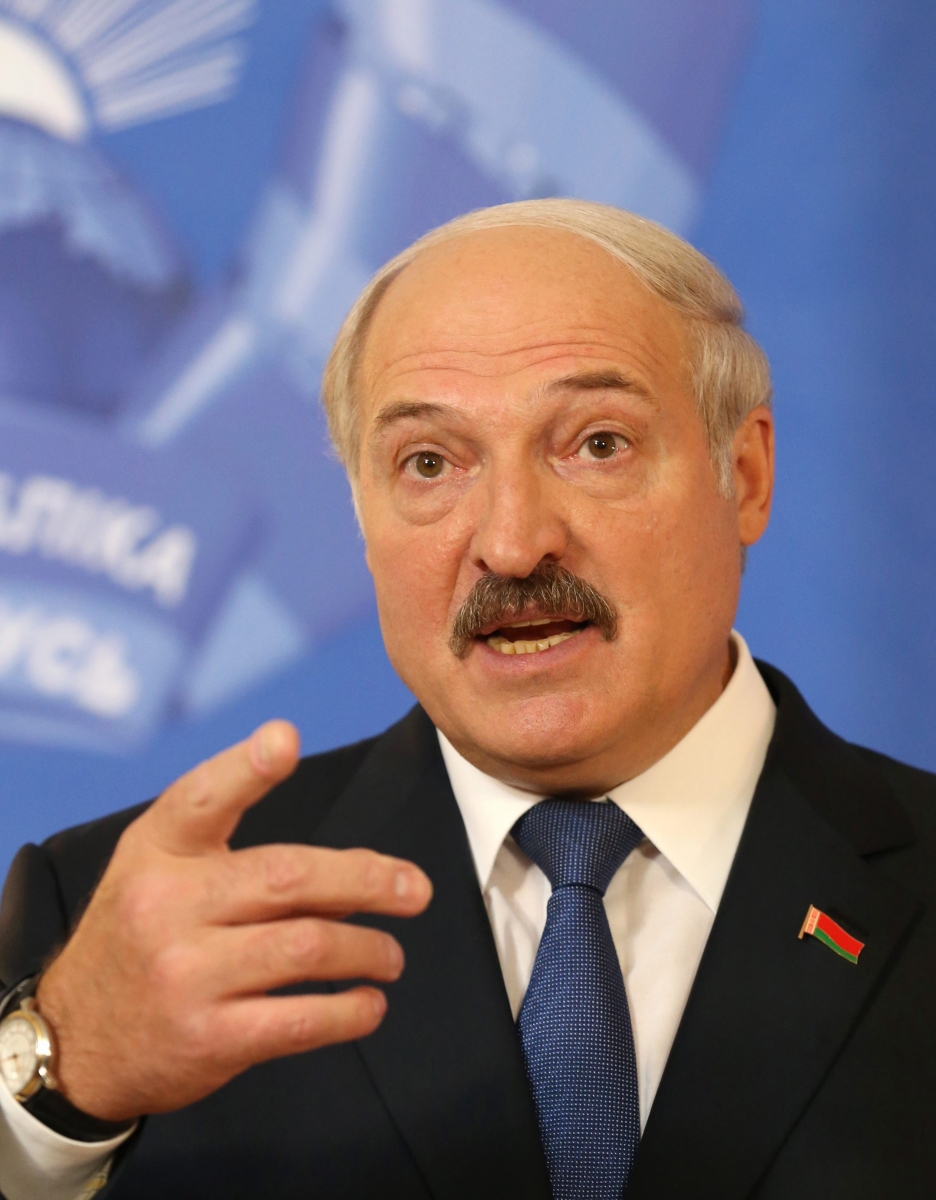 epa04973152 Belarusian President Alexander Lukashenko talks to media after casting his ballot at a polling station during presidential elections in Minsk, Belarus, 11 October 2015. Belarusian President Alexander Lukashenko, who has led the eastern European country for more than two decades, was widely expected to be re-elected to another five-year term, media reported.  EPA/TATYANA ZENKOVICH BELARUS ELECTIONS