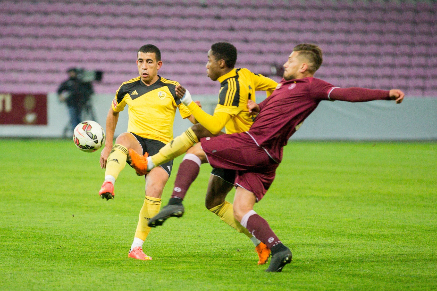 Genève, mercredi 14 octobre 2015
Stade de La Praille, Football, Promotion League, Servette FC - FC Stade Nyonnais. #10 Nabil Souni et #9 Ndiaw Ndiaye

Sigfredo Haro