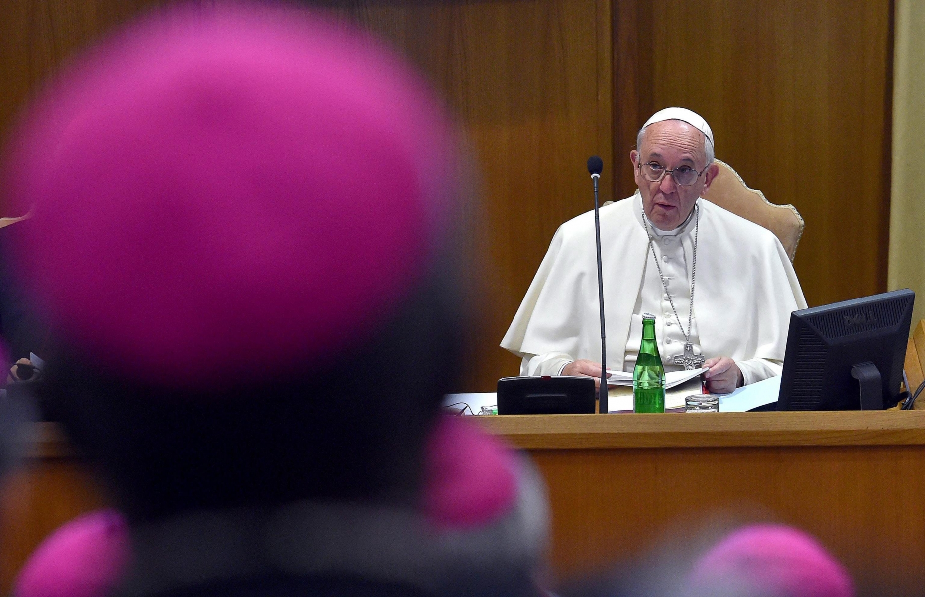 epa04992518 Pope Francis leads the XVI Ordinary Meeting of the Synod of Bishops at the Synod Hall, Vatican City, 24 October 2015. The Vatican is hosting an October 4-25 world summit of bishops, known as the synod. Participants are deeply divided on the extent to which church teachings on issues like marriage can be adapted to modern lifestyles.  EPA/ETTORE FERRARI VATICAN SYNOD
