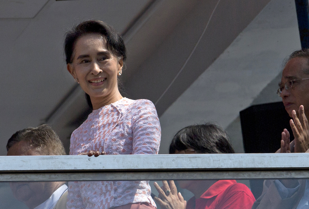 Le parti de l'opposante birmane Aung San Suu Kyi a obtenu vendredi la majorité absolue au Parlement.
