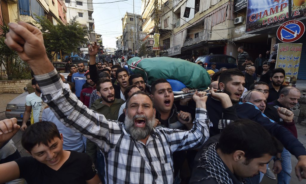 Les funérailles de plusieurs victimes ont eu lieu à Beyrouth. Leurs cercueils étaient drapés aux couleurs du Hezbollah ou de la milice chiite Amal.