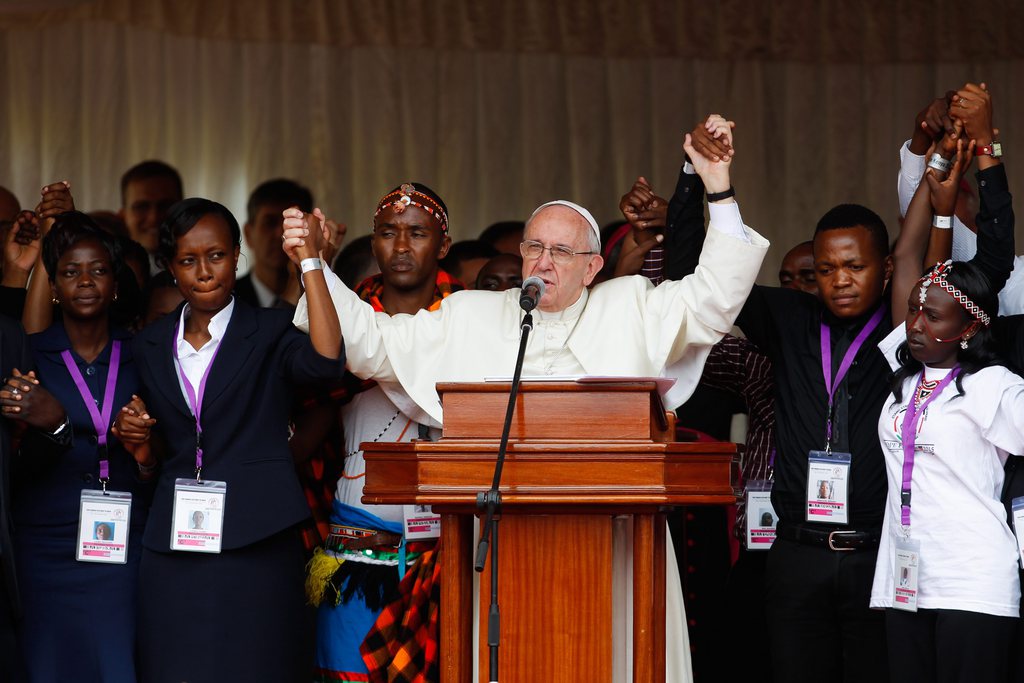 Le pape s'est adressé à des dizaines de milliers de jeunes Kényans qui lui ont réservé un accueil festif au grand stade de Kasarani.