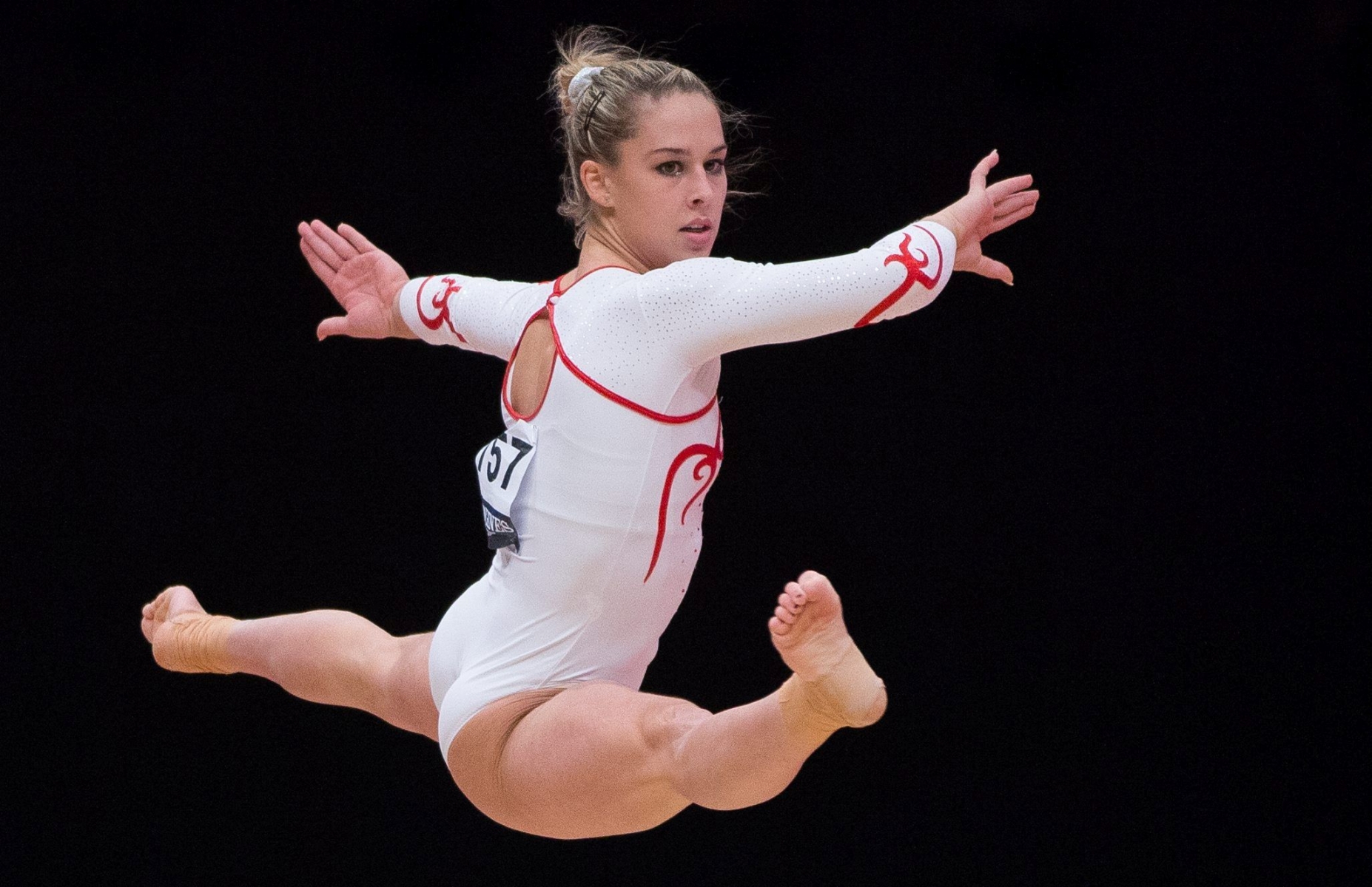 Giulia Steingruber of Switzerland performs on the floor during the women's qualifications on day two at the 46th FIG Artistic Gymnastics World Championships in Glasgow, Britain, 24 October 2015.  EPA/ANDREW COWIE