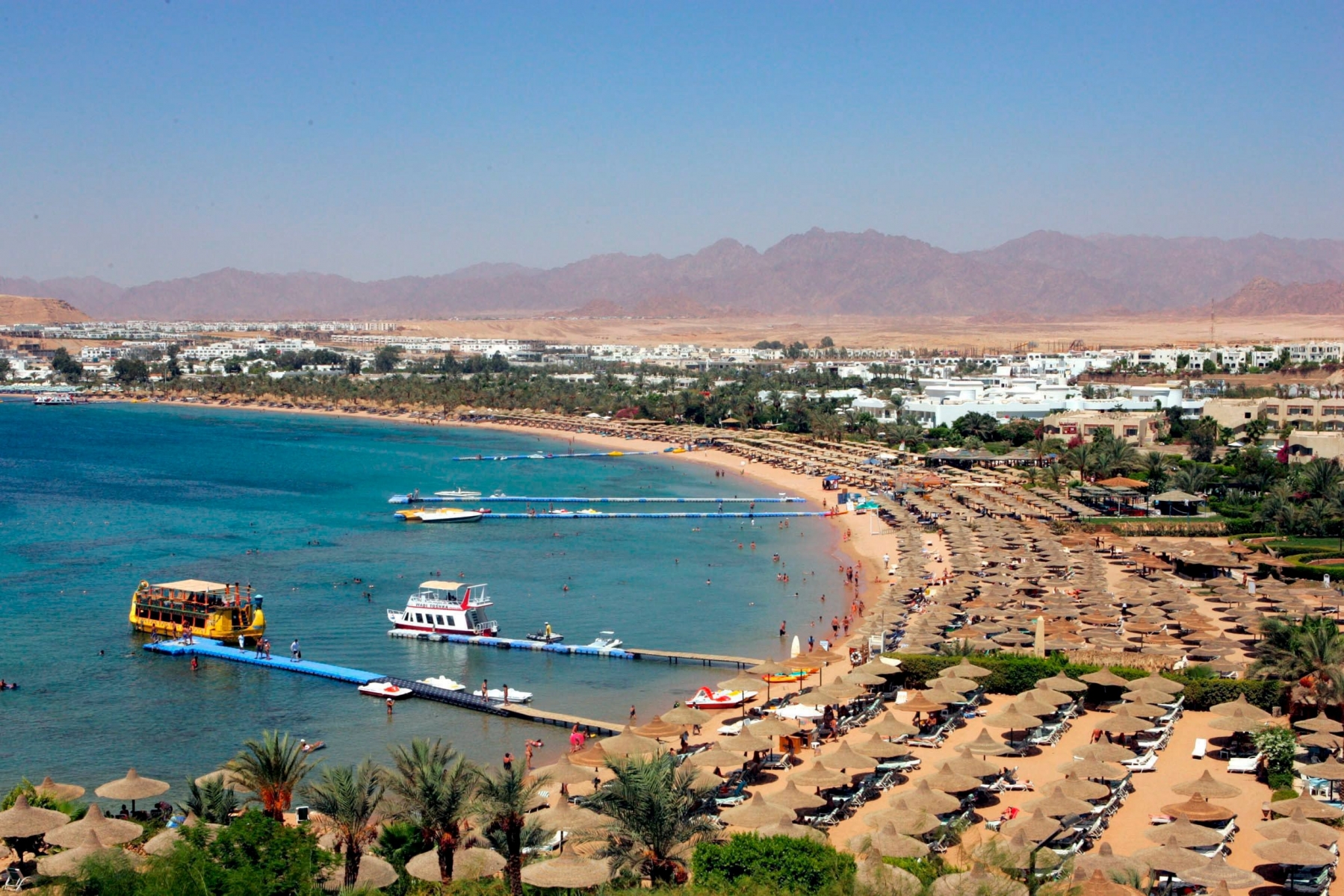 epa05011837 (FILE) A file photo dated 25 July 2005 showing a general view of Na'ama Beach 

in Sharm el- Sheikh, Egypt. Britain suspended flights from Egypt's Sharm el-Sheikh airport late 04 November 

2015 after concerns that an 'explosive device' may have caused the weekend crash that killed 224 people on board a Russian plane flying from Sharm el-Sheikh to St. Petersburg in Russia. The British move followed reports by Russia's Interfax news agency on 03 November 2015 that unusual sounds were recorded in the cockpit as the Russian jet crashed in Egypt's Sinai Peninsula, and US media reports that satellite images had detected a heat flash at the time of the crash.  EPA/KHALED EL-FIQI *** Local Caption *** 00489596 FILE EGYPT RUSSIAN PLANE CRASH