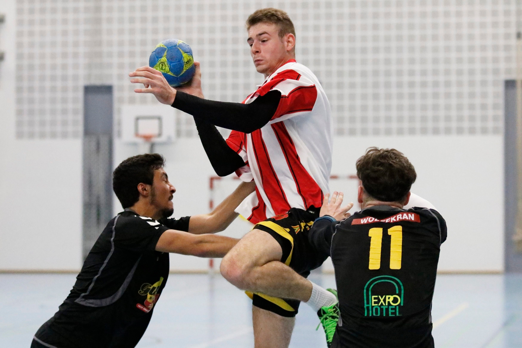 Gland, Grand-Champ, Samedi 7 novembre 2015, Handball, 2e ligue, TCGG vs Yverdon Espoir, Numéro 14 de TCGG Briachetti Mathias, Photos Céline Reuille Handball