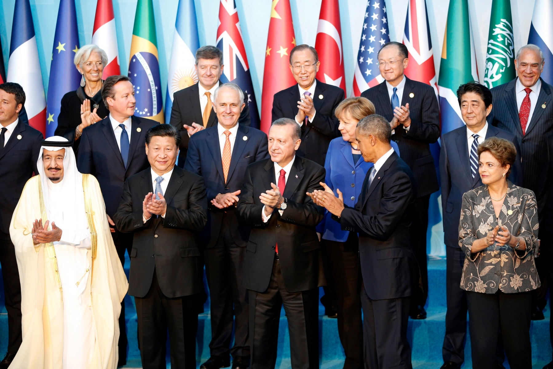 epa05026601 Leaders pose for the family photo at G20 summit in Antalya, Turkey, 15 November 2015. In additional to discussions on the global economy, the G20 grouping of leading nations is set to focus on Syria during its summit this weekend, including the refugee crisis and the threat of terrorism.  EPA/TOLGA BOZOGLU TURKEY G20 SUMMIT