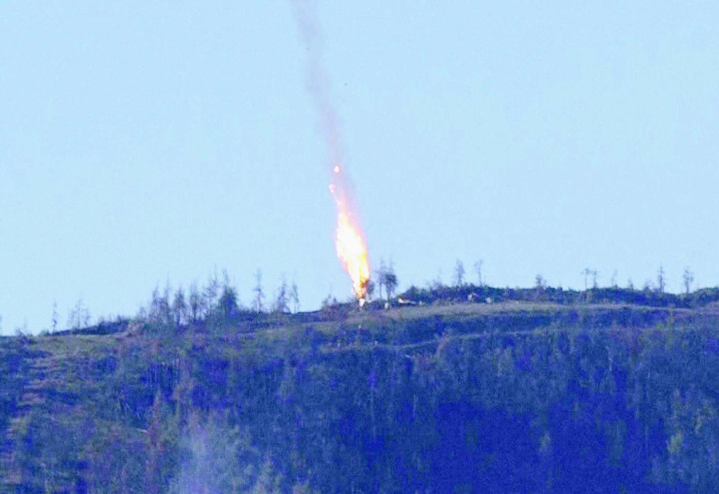 epa05039462 A still image made available on 24 November 2015 from video footage shown by the HaberTurk TV Channel shows a burning trail as a plane comes down after being shot down near the Turkish-Syrian border, over north Syria, 24 November 2015. A Russian fighter jet was shot down 24 November over the Turkish-Syrian border, the Defence Ministry in Moscow said, according to Interfax news agency. The Sukhoi Su-24 was reportedly downed by Turkish forces, Turkish state news agency Anadolu reported, citing sources in the presidency. The report said that the jet violated Turkish airspace and ignored warnings. It crashed in the north-western Syrian town of Bayirbucak, Turkish security sources were quoted as saying.  EPA/HABERTURK TV CHANNEL MANDATORY CREDIT: HABERTURK TV CHANNEL TURKEY SYRIA RUSSIA WARPLANE DOWNED