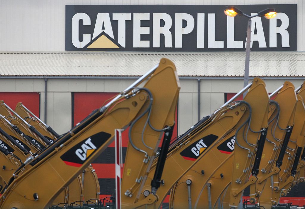 Caterpillar a vu son bénéfice net chuter de 1,02 milliard au troisième trimestre 2014 à 368 millions de dollars pour la même période de cette année.