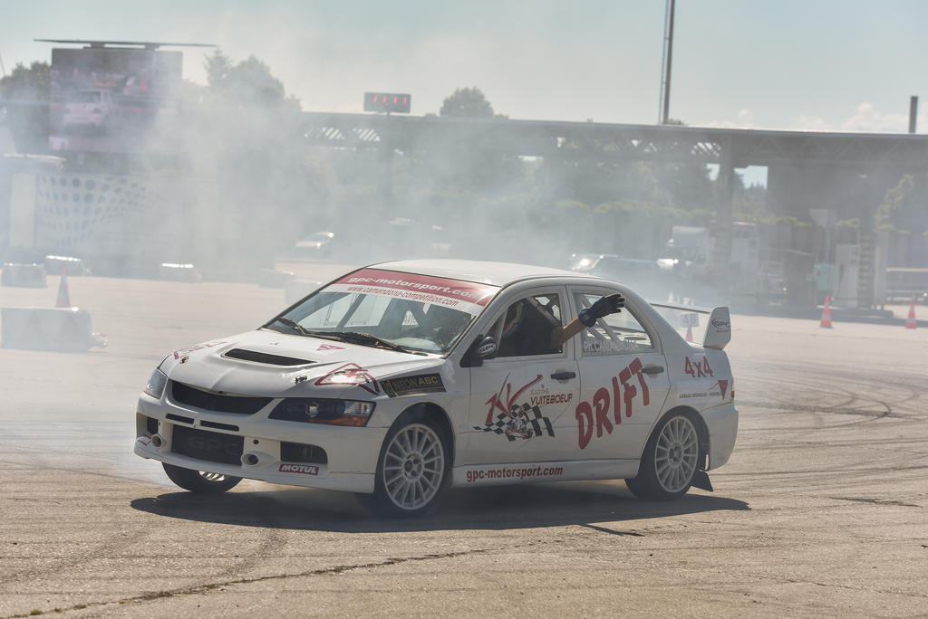 Philippe Camandona en pleine démonstration de "drift" lors de la 50e édition.