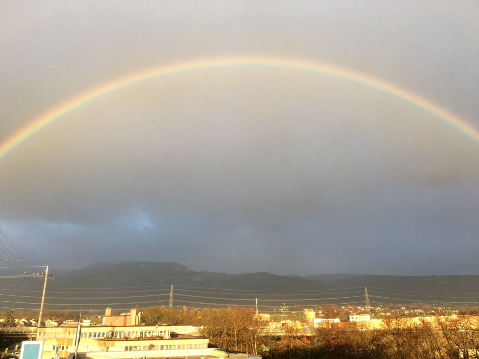 Un bel arc-en-ciel pour bien débuter la semaine.