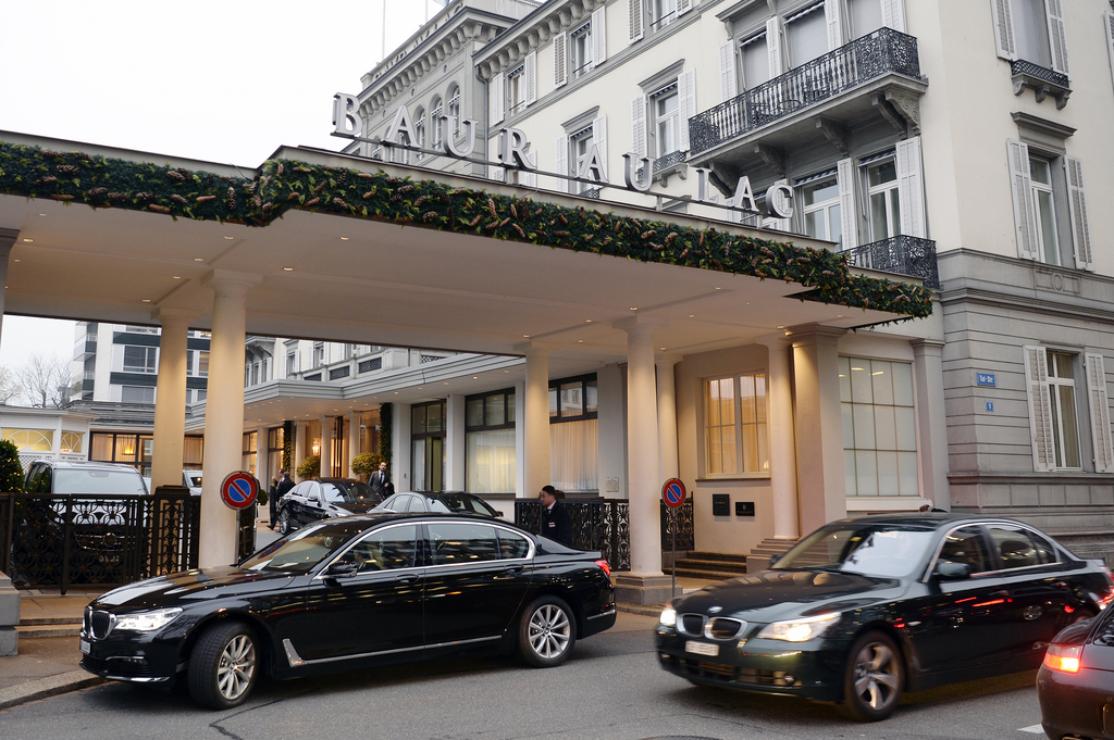 Les deux cadres ont été arrêtés à l'hôtel Baur au Lac à Zurich.