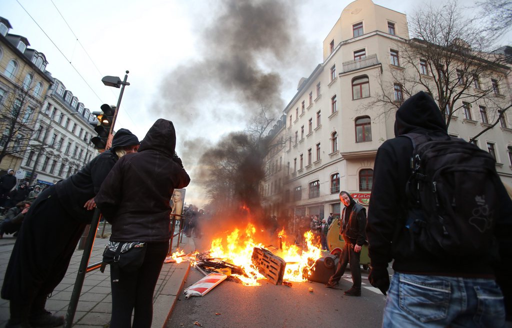 Les échauffourées ont éclaté en marge d'une manifestation contre un rassemblement néonazi.